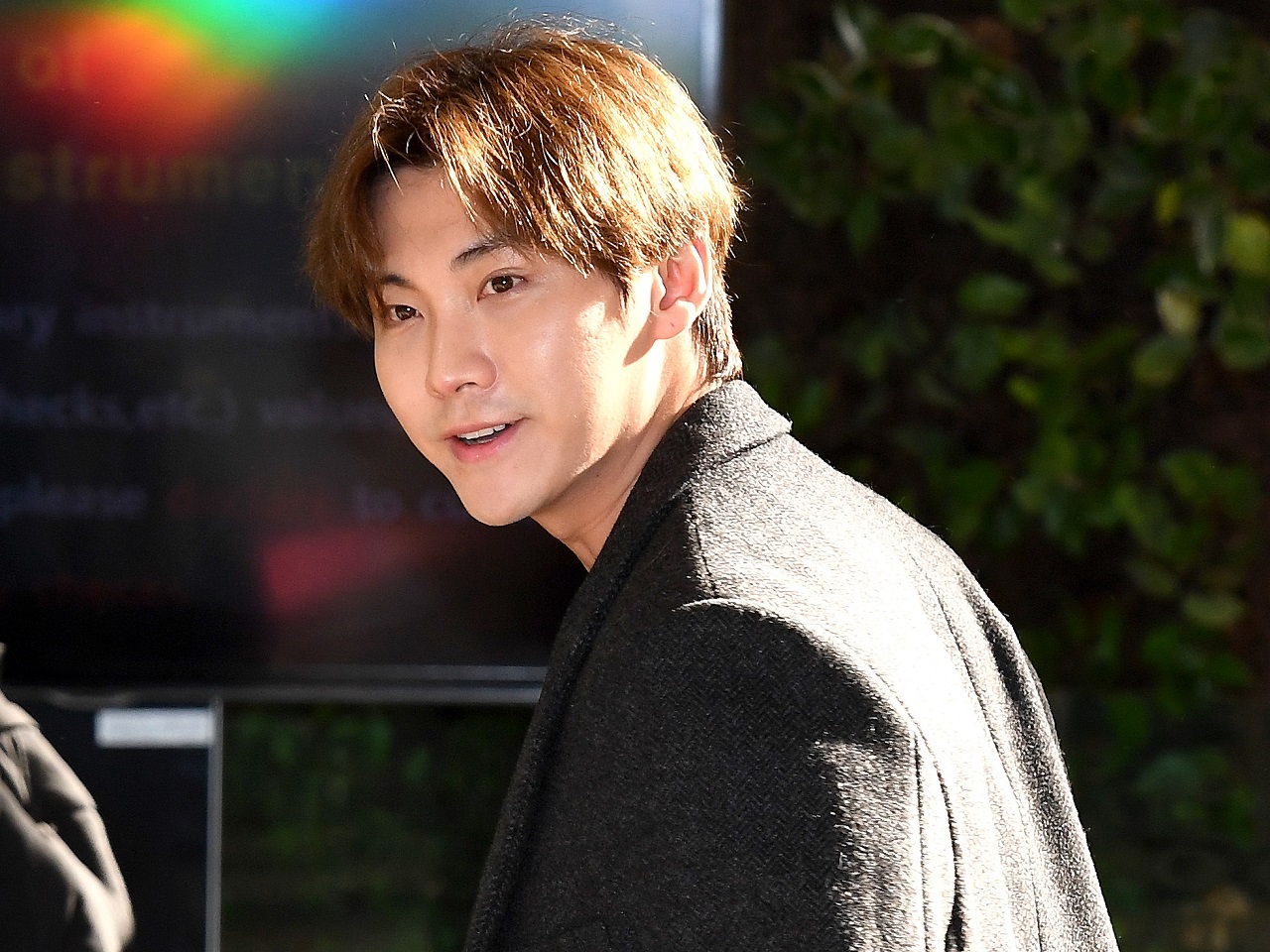 突然の芸能界引退宣言で驚かせたFTISLAND出身の俳優、幸せいっぱいのウエディング写真を公開