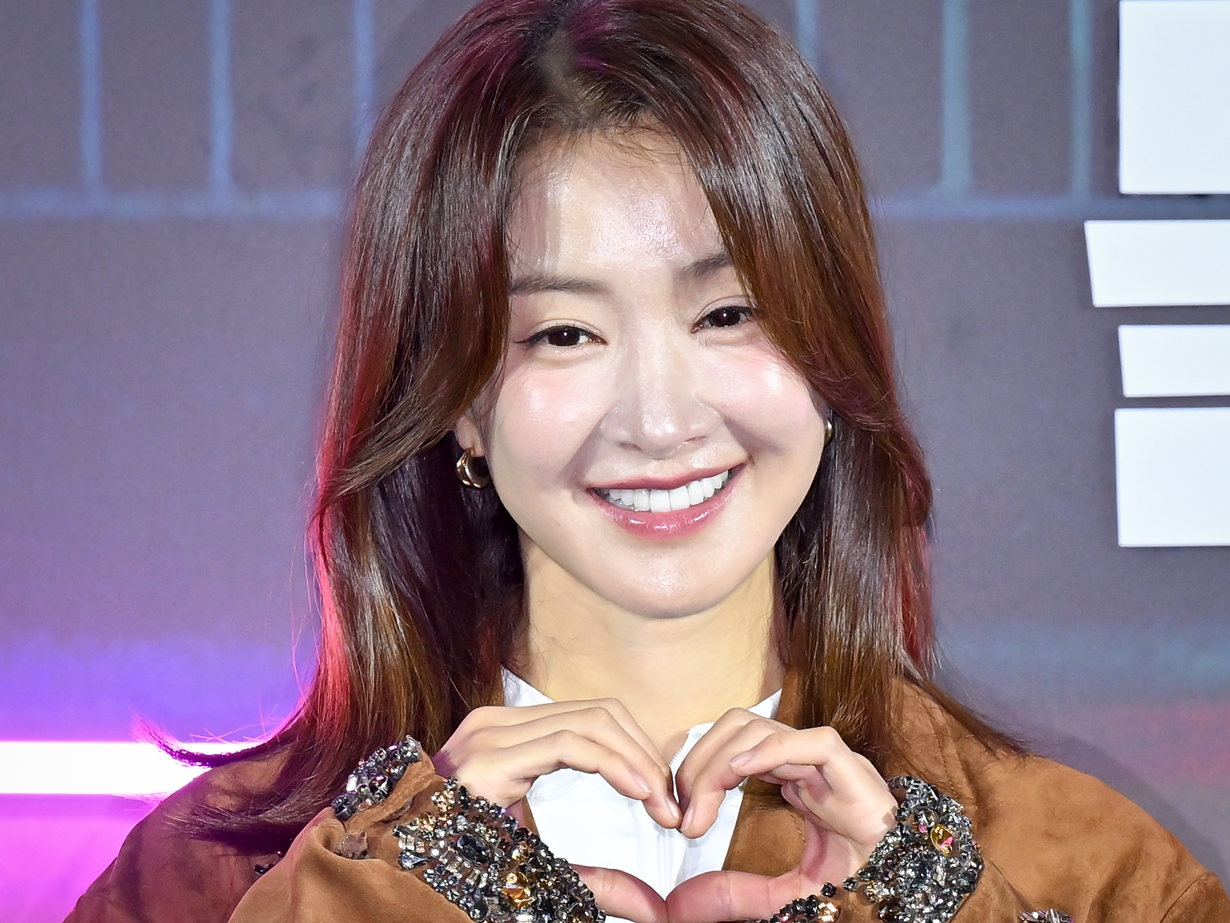 独島（＝竹島）訪問で炎上した韓国女優、“9歳上セレブ”と離婚後の幸せそうな日常をアピール【PHOTO】