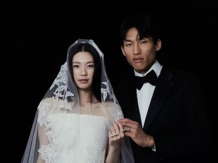 女優と結婚発表の元神戸・柏GKキム・スンギュ、“17cmの身長差”ときめくウェディングフォトが公開！