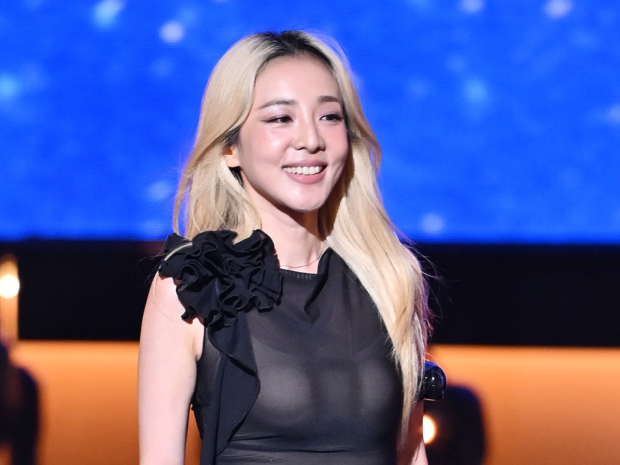 写真】“世界1位”の韓国女優ナナ、全身タトゥーを大胆に見せたドレス姿…バッシングもへっちゃら？｜スポーツソウル日本版