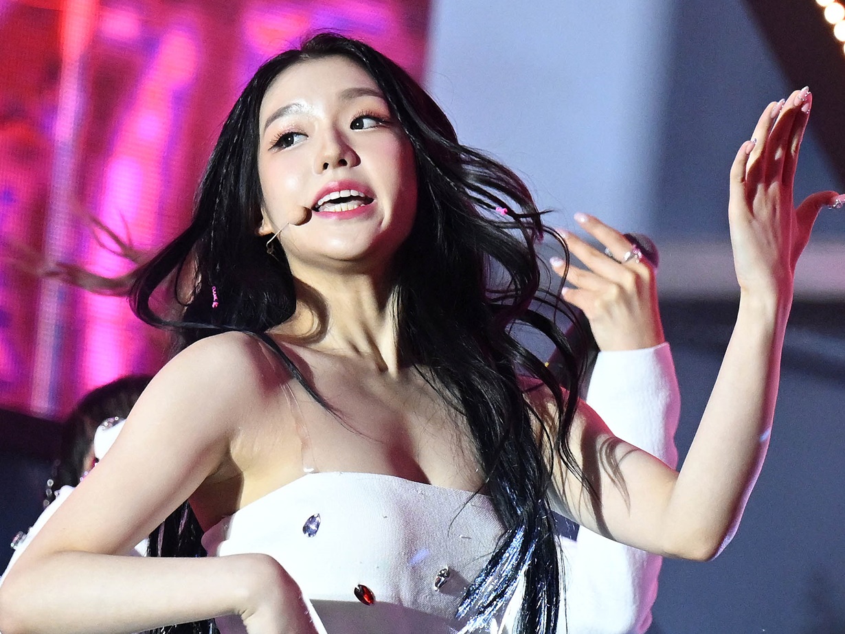 「がっかりさせてごめんなさい」野球中継で男性との2ショット見つかり熱愛説…K-POPアイドルが説明