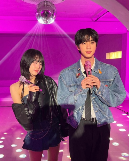 チェ・イェナ（左）、JIN