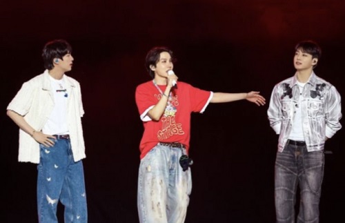 左からJIN、J-HOPE、JUNG KOOK