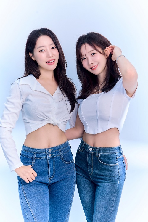 コ・ウリ（左）とチョ・ヒョニョン