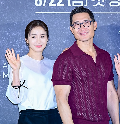 キム・テヒ（左）とダニエル・デイ・キム