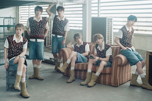 BOYNEXTDOOR