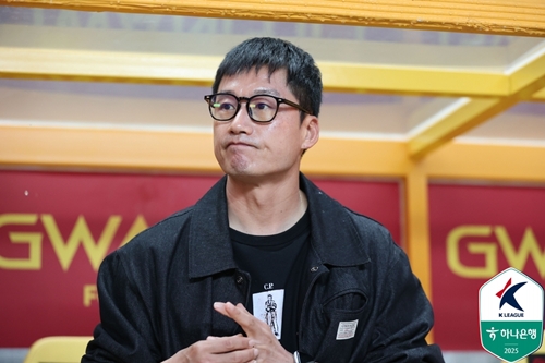イ・ジョンヒョ監督