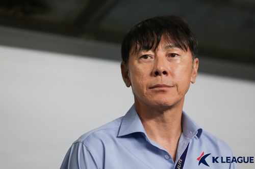 シン・テヨン監督