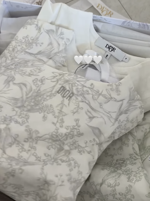 イ・シヨンが娘にプレゼントした服