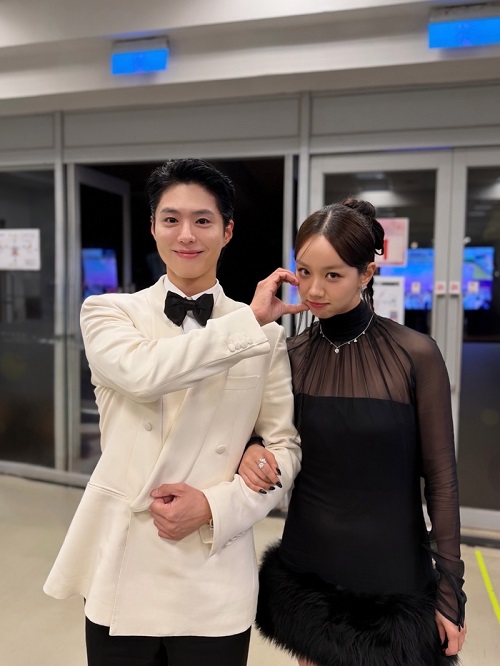 パク・ボゴム（左）とヘリ