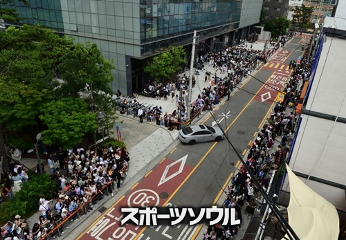 HYBE本社前