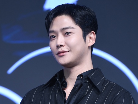 俳優ロウン、兵役前の最後の公式行事か。入隊への心情を明かす