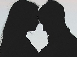 K-POPアイドルの密室ラブラブ映像を暴露脅迫の社長に懲役刑