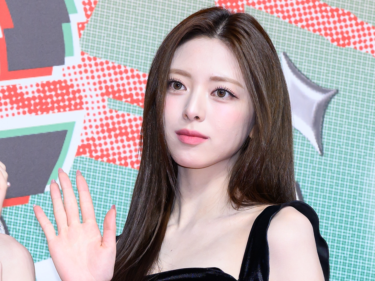 ITZY・ユナ、バービー人形のような抜群のスタイルでファン悩殺「完璧」「イットガール」