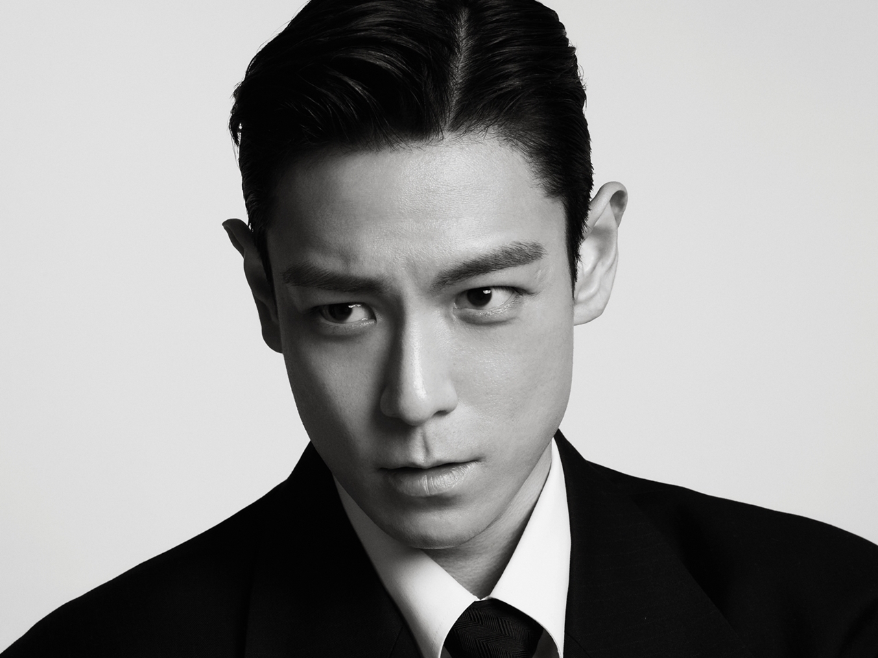 T.O.P、BIGBANGメンバーと連絡は「していない」…グループ脱退の理由も告白 公式インタビュー④