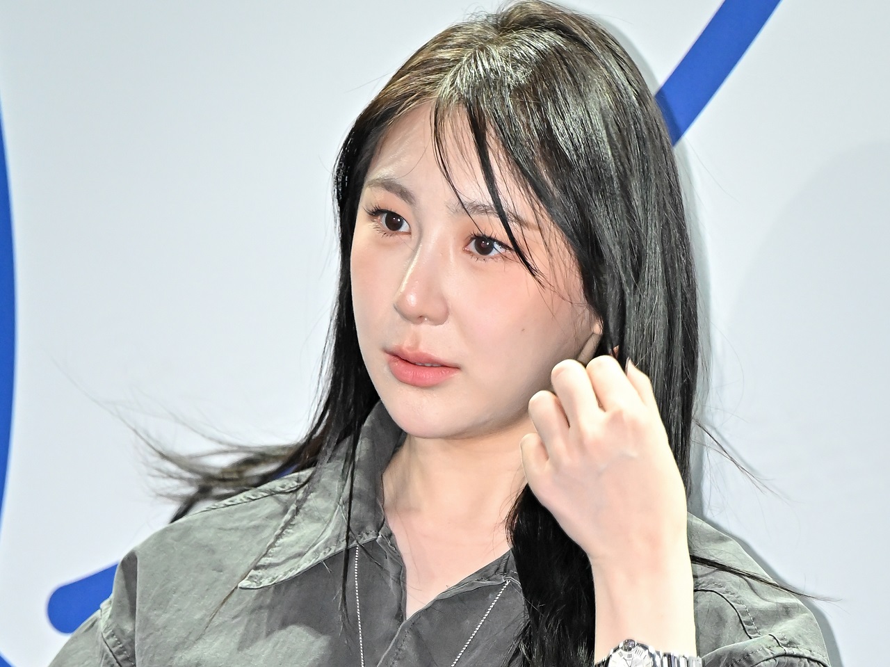 男性アイドルの一部ファンから批判を受け「今後は出演依頼も出さない」と強気だった元IZ*ONEメンバー、謝罪