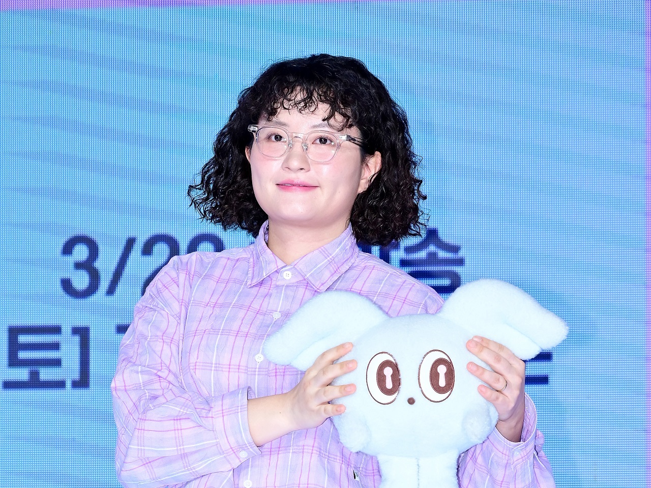 「刑務所レベルだ」“6坪の地下オフィス”を公開したチャンネル登録者100万人の韓国ユーチューバーに批判殺到