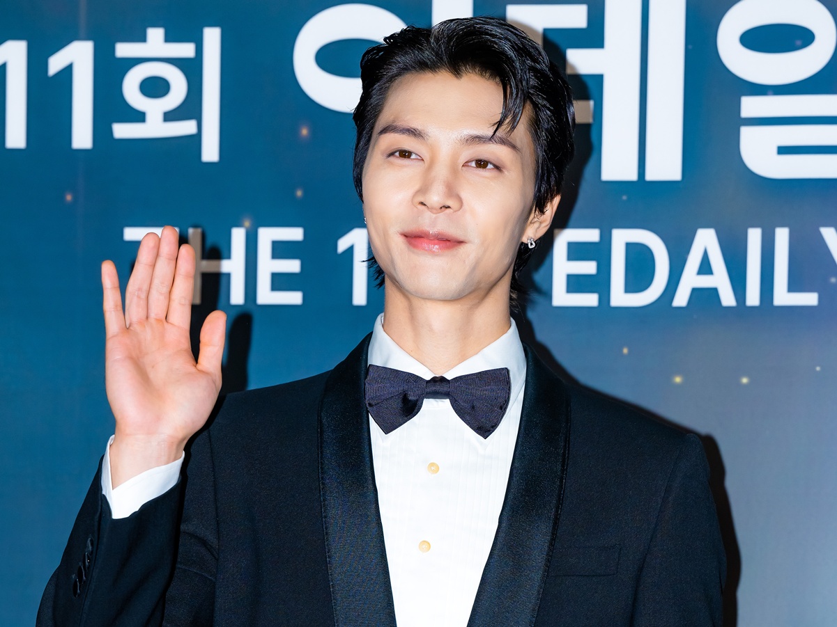 「遭遇したかった」NCT・ジャニー、185cmの“異次元スタイル”際立つ東京観光SHOTに反響【PHOTO】