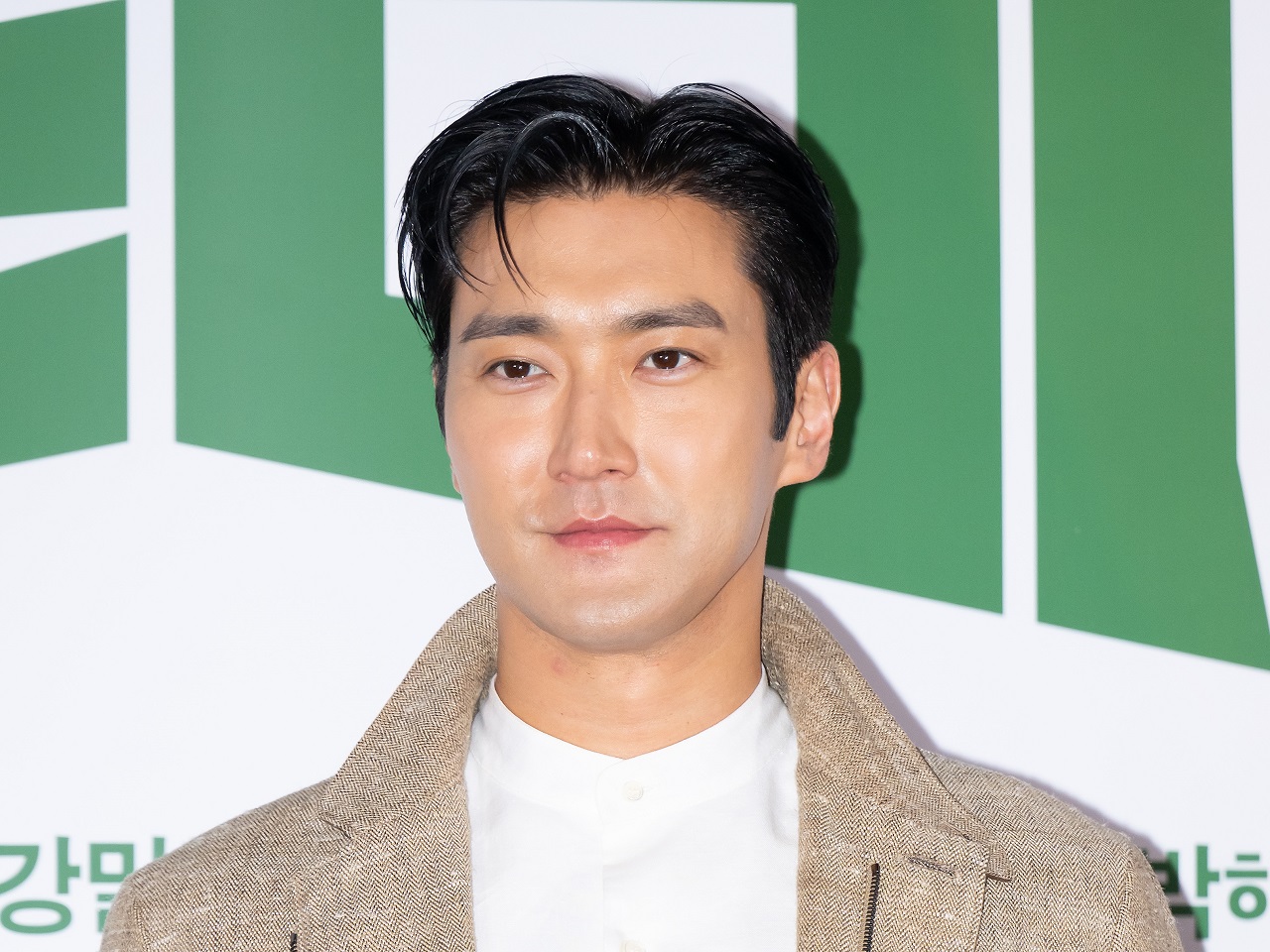 銃撃を受け死亡したカーク氏を追悼し…グループ脱退まで要求されたSUPER JUNIOR・シウォン、心境明かす