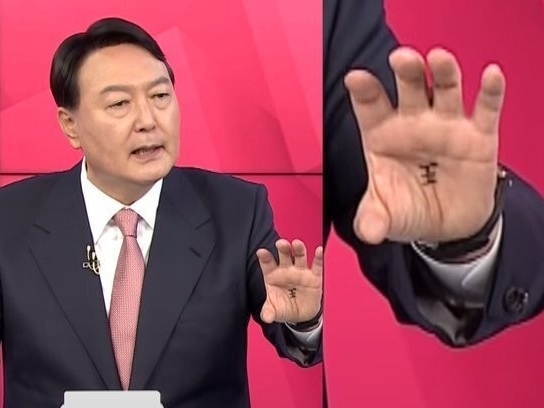 偶然というには出来すぎ…韓国・尹大統領の罷免日時「4月4日11時」が“意味深”と話題「手のひらの“王”の字」にも再注目