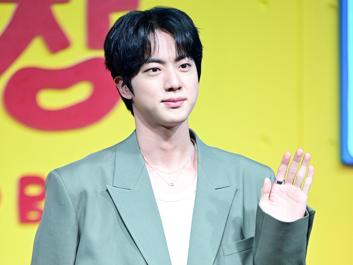 BTS・JIN、韓国の小児科に1000万円超を寄付「明るく走り回ることができるように願う」
