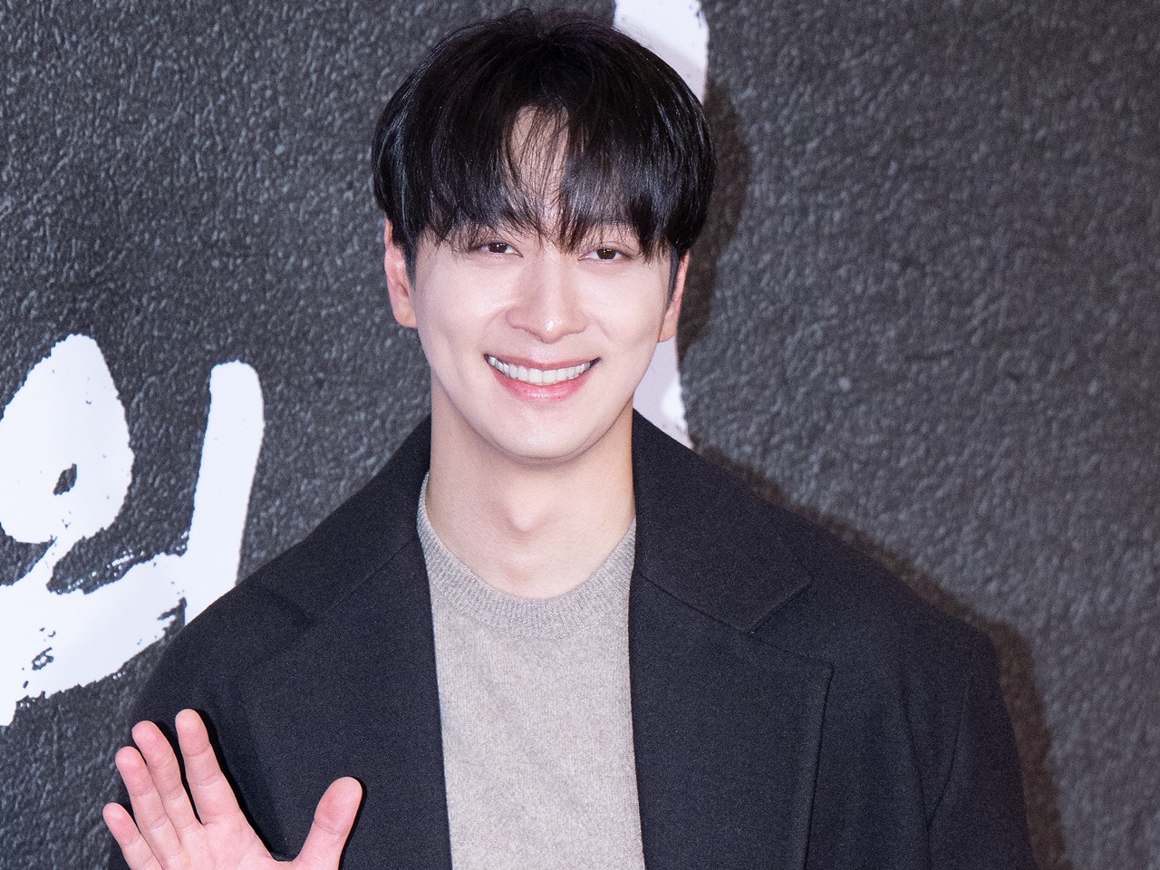 『酒のツマミになる話』に出演した2PM・チャンソン、日本ソロツアー完走！人気ラッパーら豪華ゲストも登場