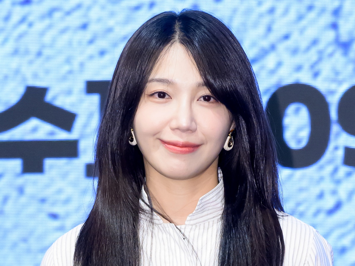 Apink・ウンジ、14年所属のISTエンタを離れ新たな道へ「これからも輝く歩みを」