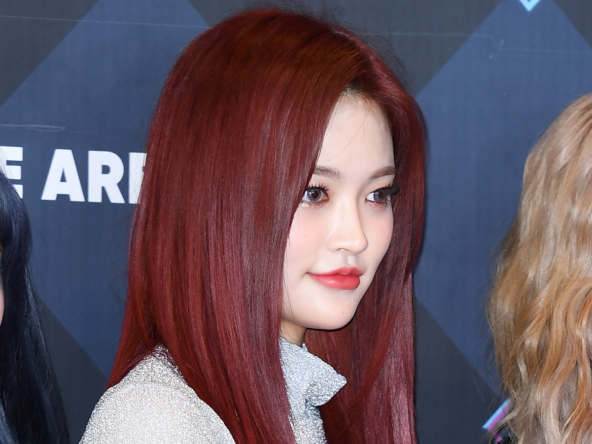 ボーイズグループメンバーのスポンサー説に高級クラブ勤務説も…元K-POPアイドル、悪質投稿に法的措置へ
