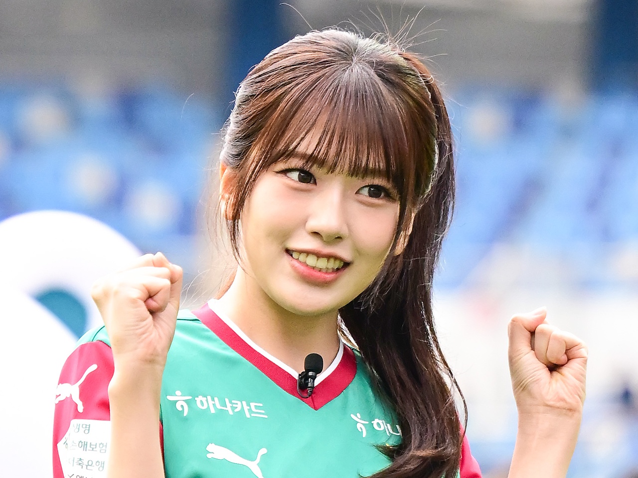 IVE・ユジン、故郷で“伝説級”のキックイン！「CMみたいな美しさ」で会場を魅了