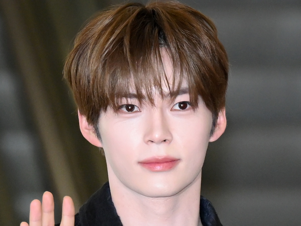 胸元タトゥーから色気全開！ZB1・ハンビン、漫画から飛び出したようなビジュアルに驚き…KCONではMCに