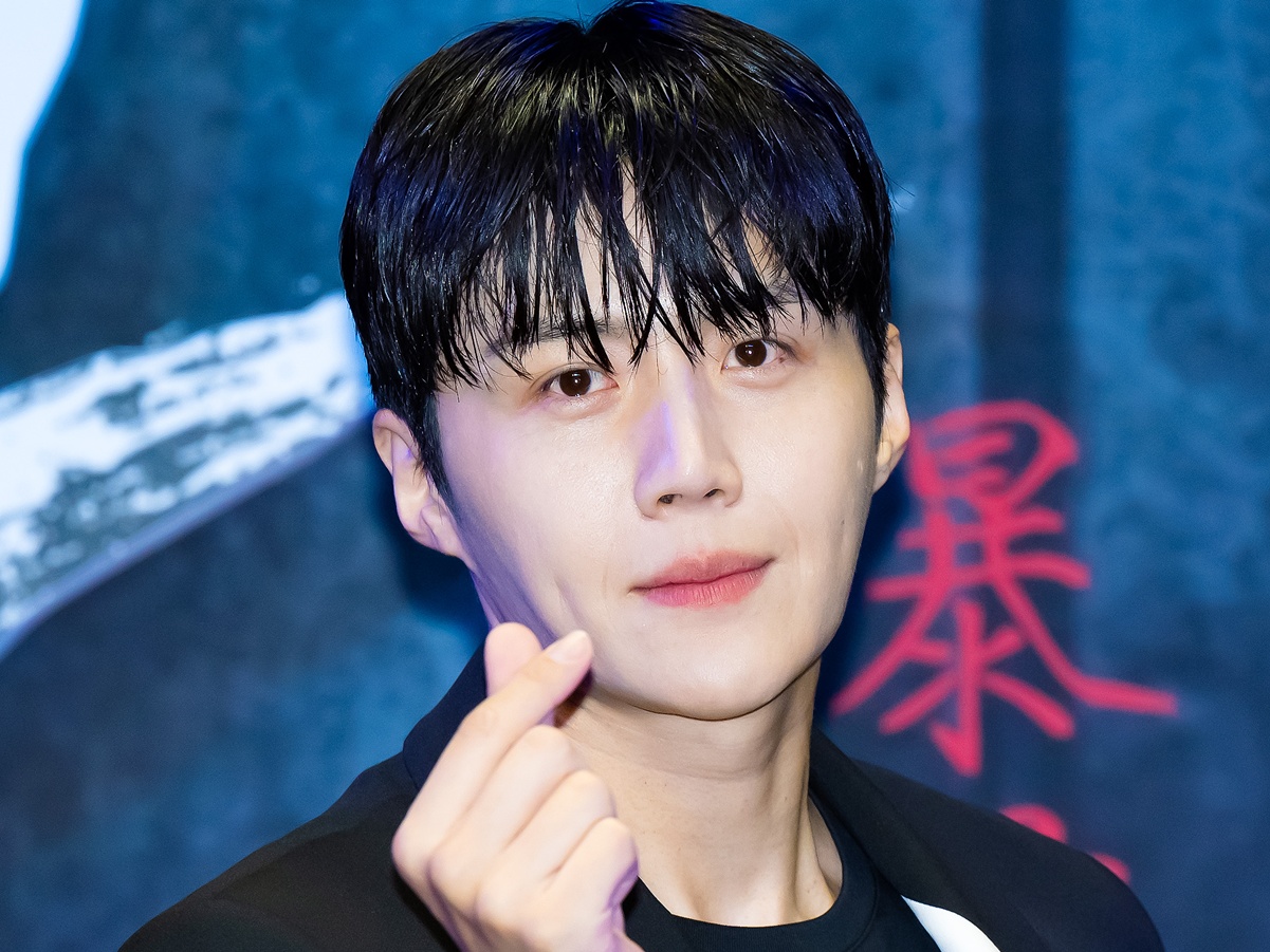 福士蒼汰と共演の俳優キム・ソンホ、誕生日に児童支援のため5000万ウォンを寄付！継続的な善行