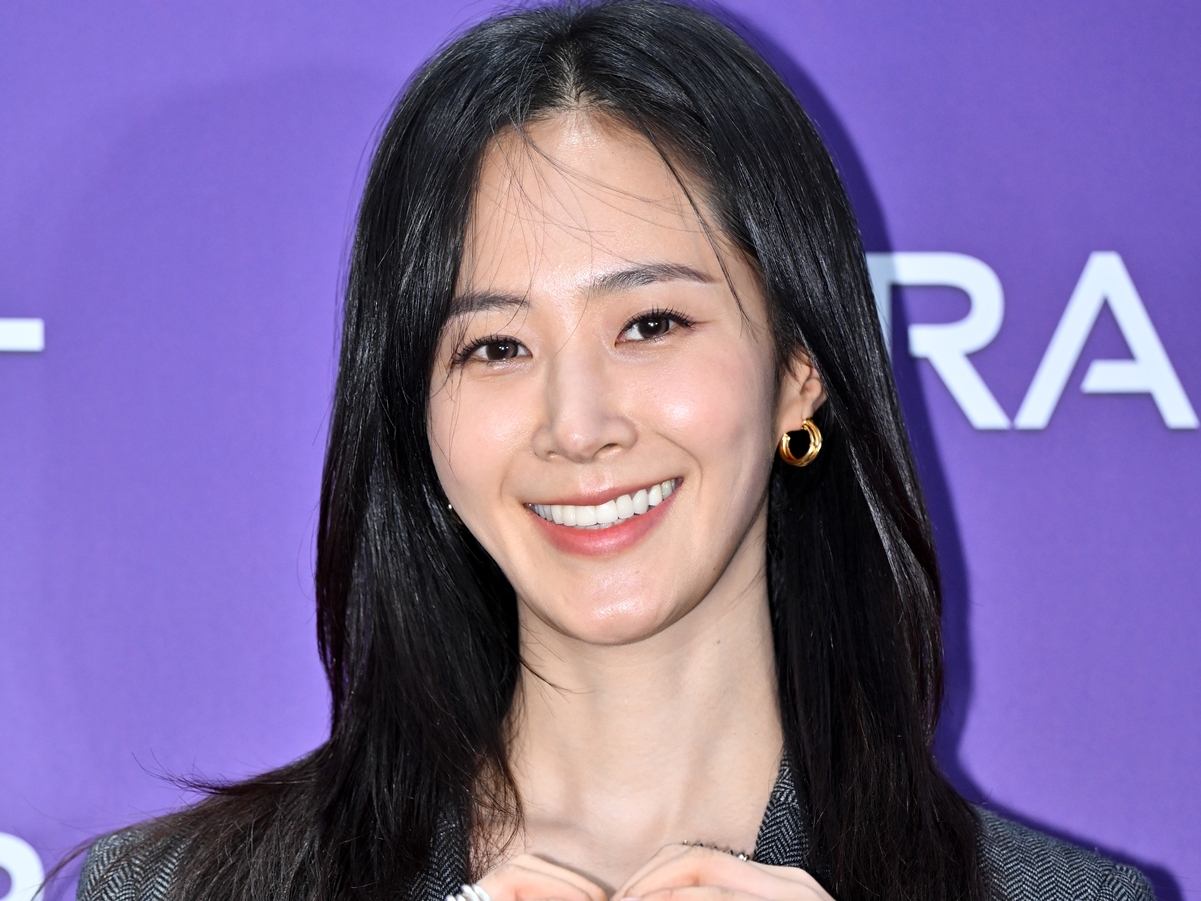 少女時代・ユリ、初バイク走行でまさかの転倒寸前!?「安全に乗るようにします」