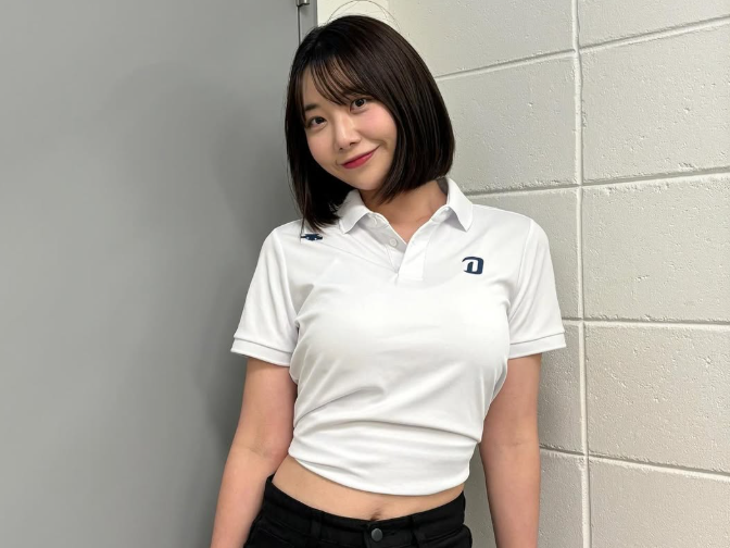 韓国サッカーチア、ホテルのプールで見せた圧巻美貌にファン虜…「魅力的でキレイ」と反響多数【PHOTO】