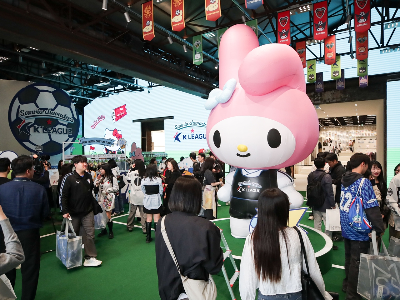 ハローキティのサンリオとKリーグがなぜコラボ? 韓国のMZ世代を掴んだその戦略の狙いとは