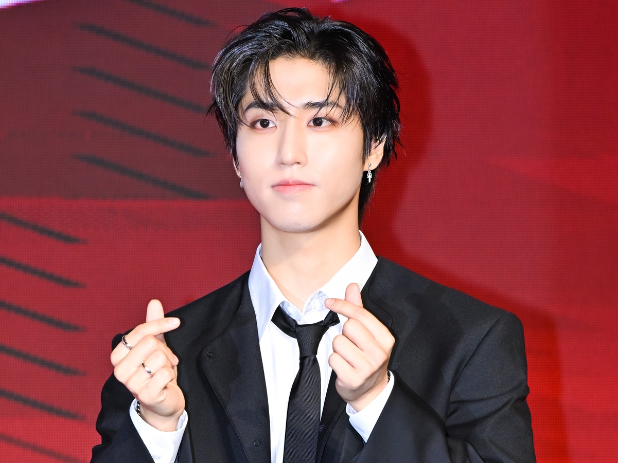 「沼でしかない」Stray Kids・ハン、オフ感漂うパジャマ×すっぴん姿にファンメロメロ【PHOTO】
