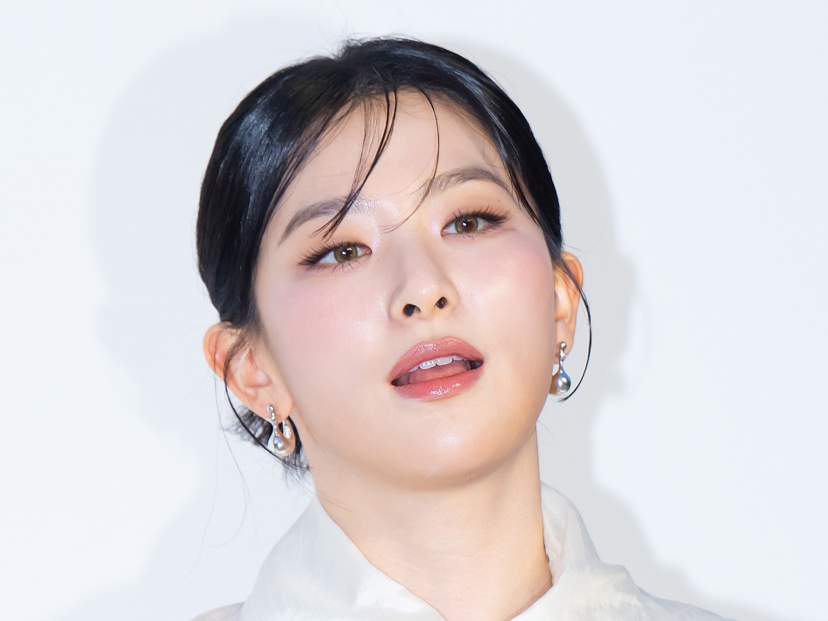 “清純×色香”の完璧バランス…Red Velvet・スルギ、「大胆衣装」でベトナム満喫！【PHOTO】