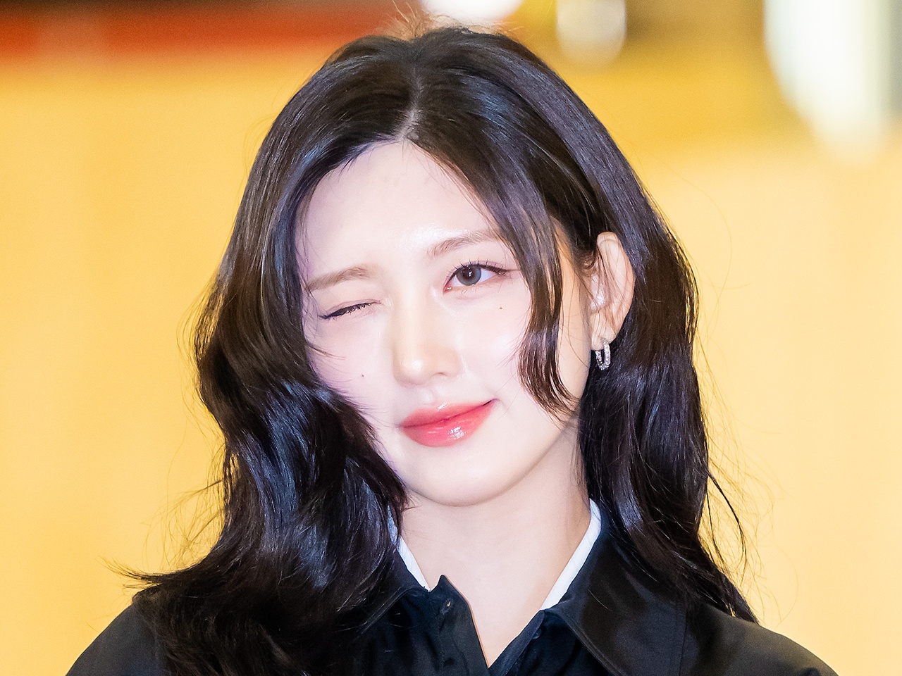 IVE・ガウル、ハイトーンヘアに大変身！舌ペロ×ギャルピースにファン悶絶「ギャルガウルたまらん…」【PHOTO】