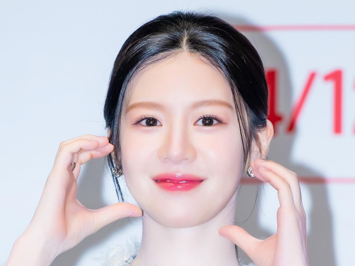 圧倒的美少女…コ・ユンジョン、初夏のファッションで魅せる洗練された瞬間【PHOTO】