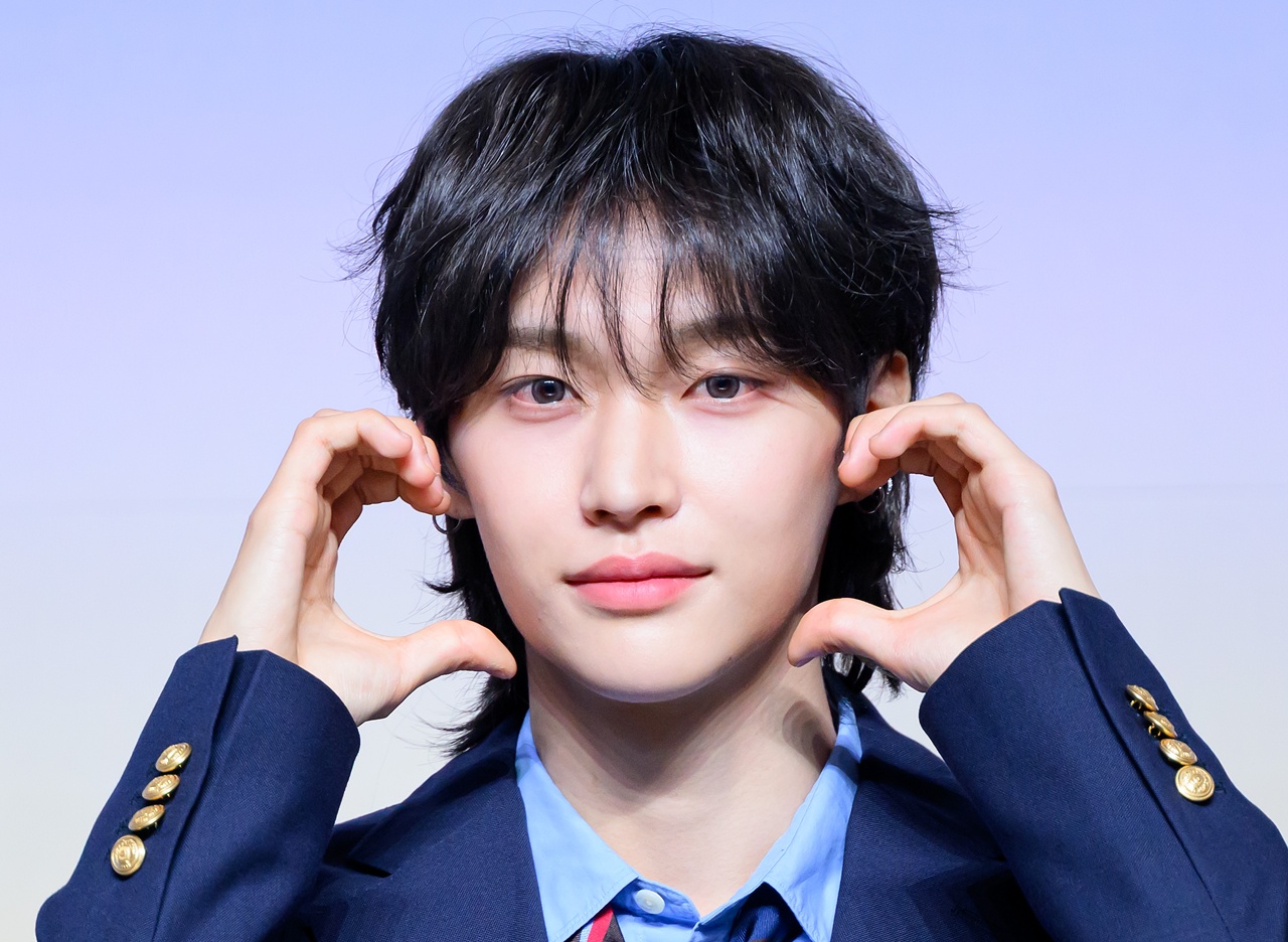 RIIZE・ウォンビン、赤髪×がっしり二の腕にファン悶絶「タンクトップは反則…」【PHOTO】