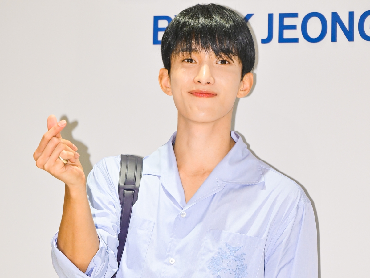 「ムキムキやん」SEVENTEEN・ドギョム、タンクトップからのぞく肉体美にファン悶絶！【PHOTO】