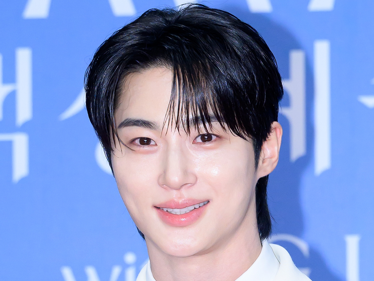 『ソンジェ』俳優ビョン・ウソク、春の思い出を公開！自然な笑顔にやられる「彼氏みたい」【PHOTO】