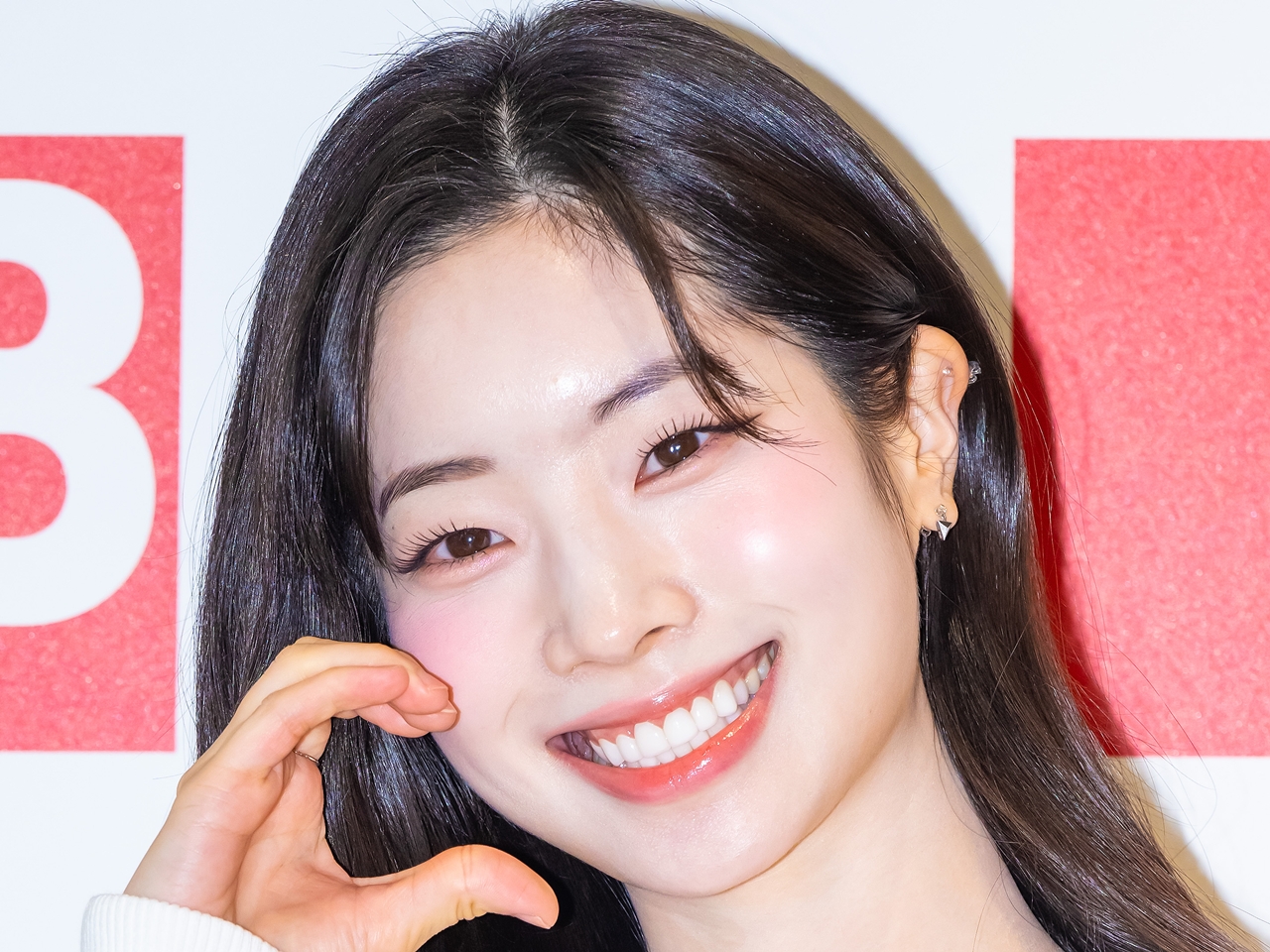 TWICE・ダヒョン、ファンの用意した誕生日カフェを次々と訪問！嬉しい“認証SHOT”残す【PHOTO】