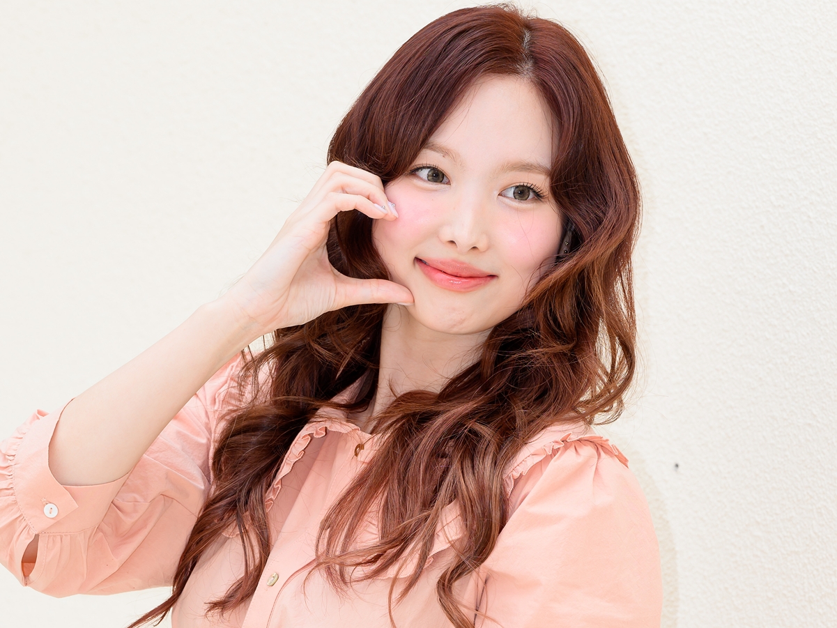 TWICE・ナヨン、「Victoria&#039;s Secret」ビハインドカット公開【PHOTO】