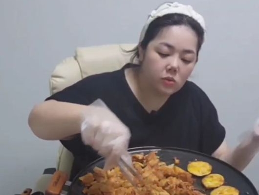韓国の“美しすぎる女芸人”、出産2回＆妊娠中毒症で体重127kg→大食い配信で嘔吐…衝撃の近況