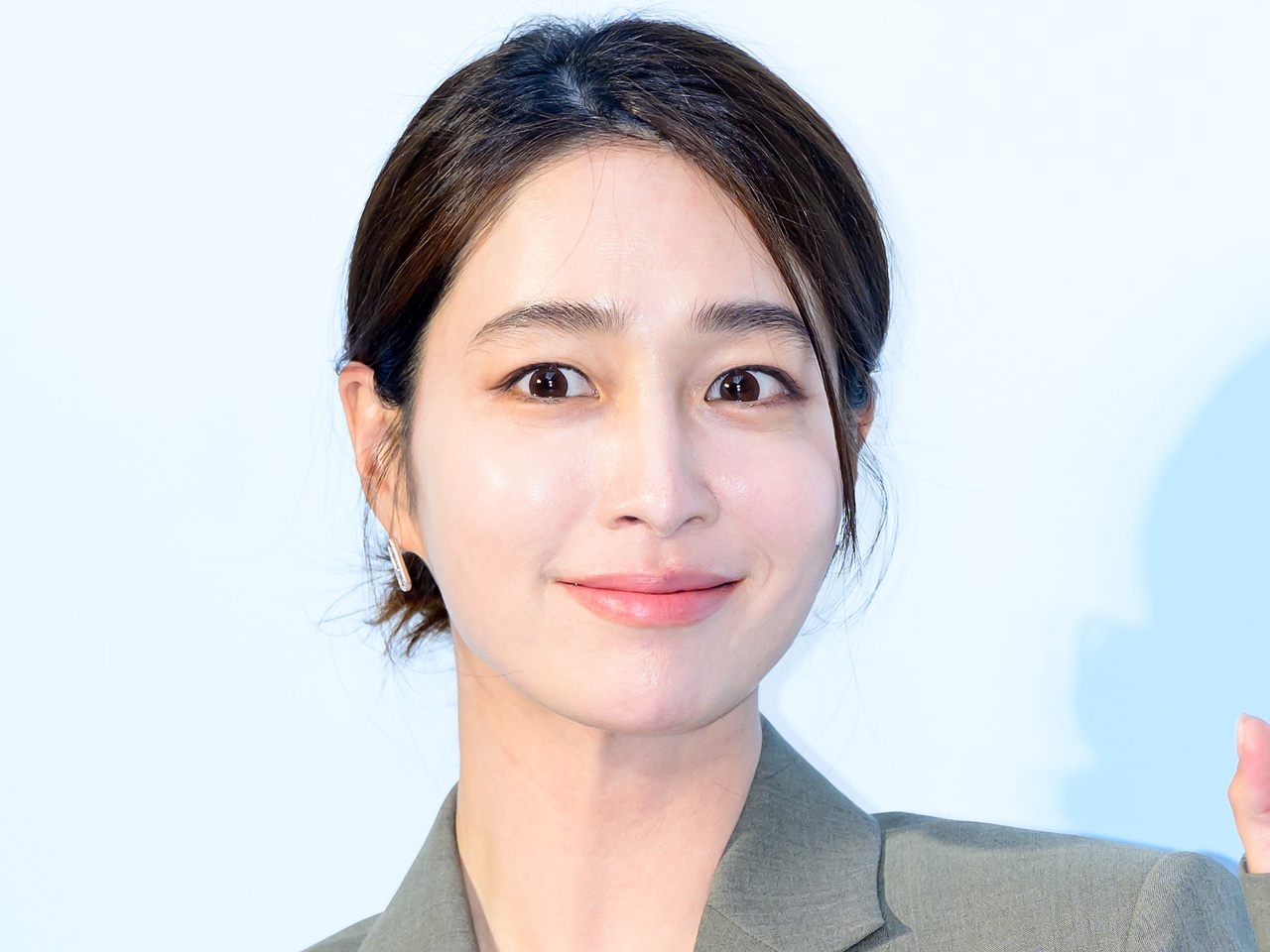 イ・ビョンホンの女優妻、冠番組で10歳の息子の誕生を振り返る！「夫に会いたい」との声に涙も