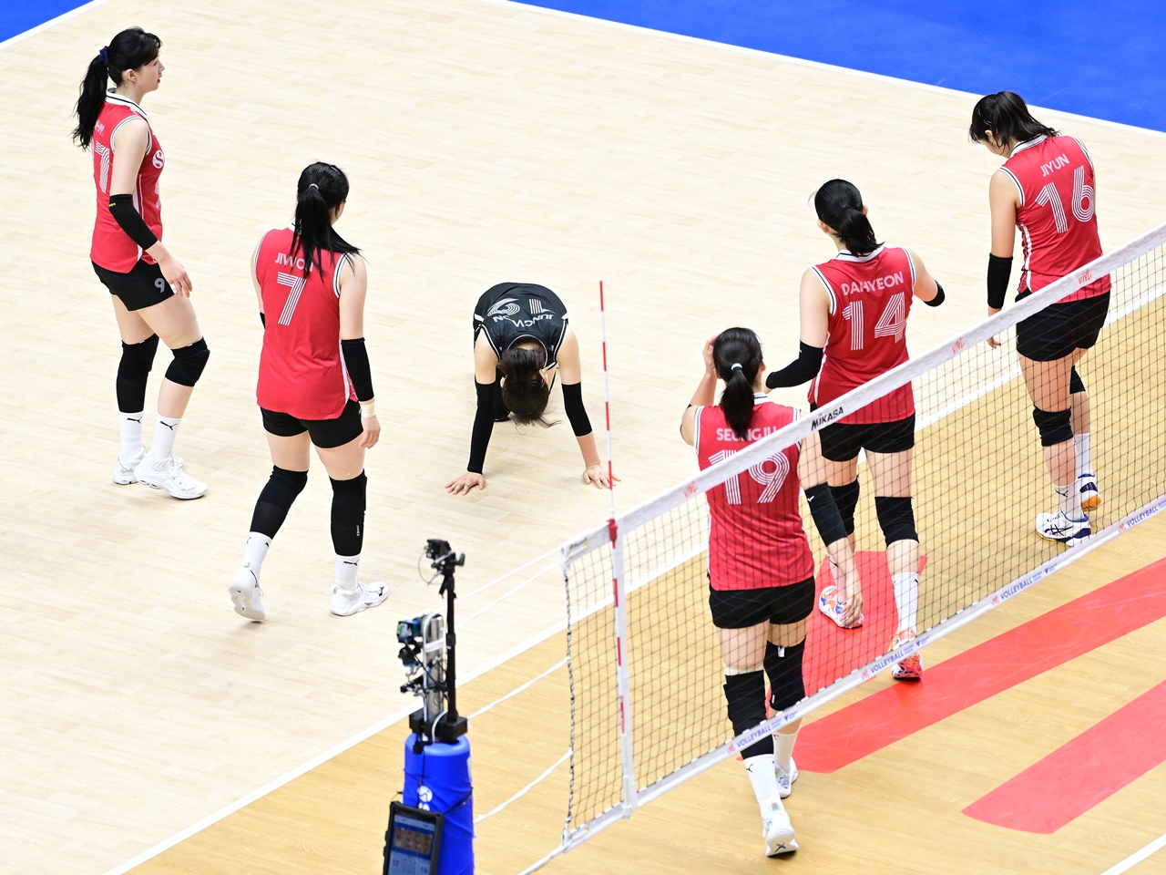 日本が快勝した裏で…韓国女子バレー、ネーションズリーグ初戦で「ブロック数1対18」のストレート完敗