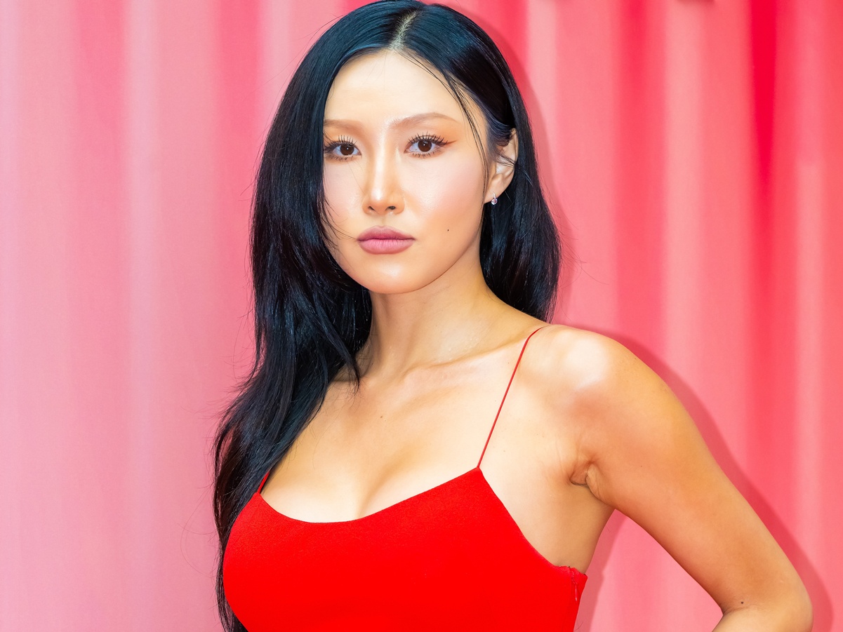 過激ダンスが“公然わいせつ罪”と告発されたファサ、タイ＆ヨーロッパで圧巻パフォーマンス予告