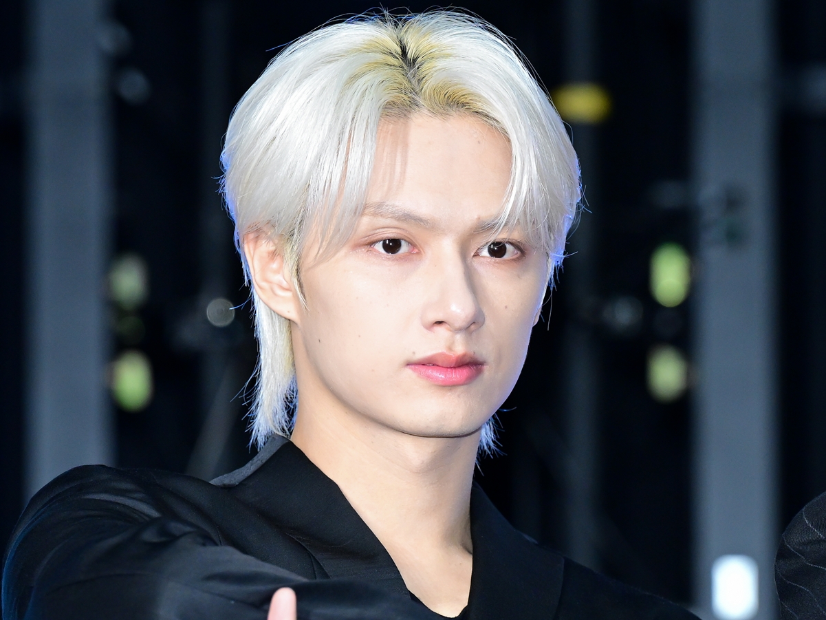 SEVENTEEN・ジュン、漫画飛び出してきた？“リアル王子様”なビジュアルに反響「勝てる人いない」【PHOTO】