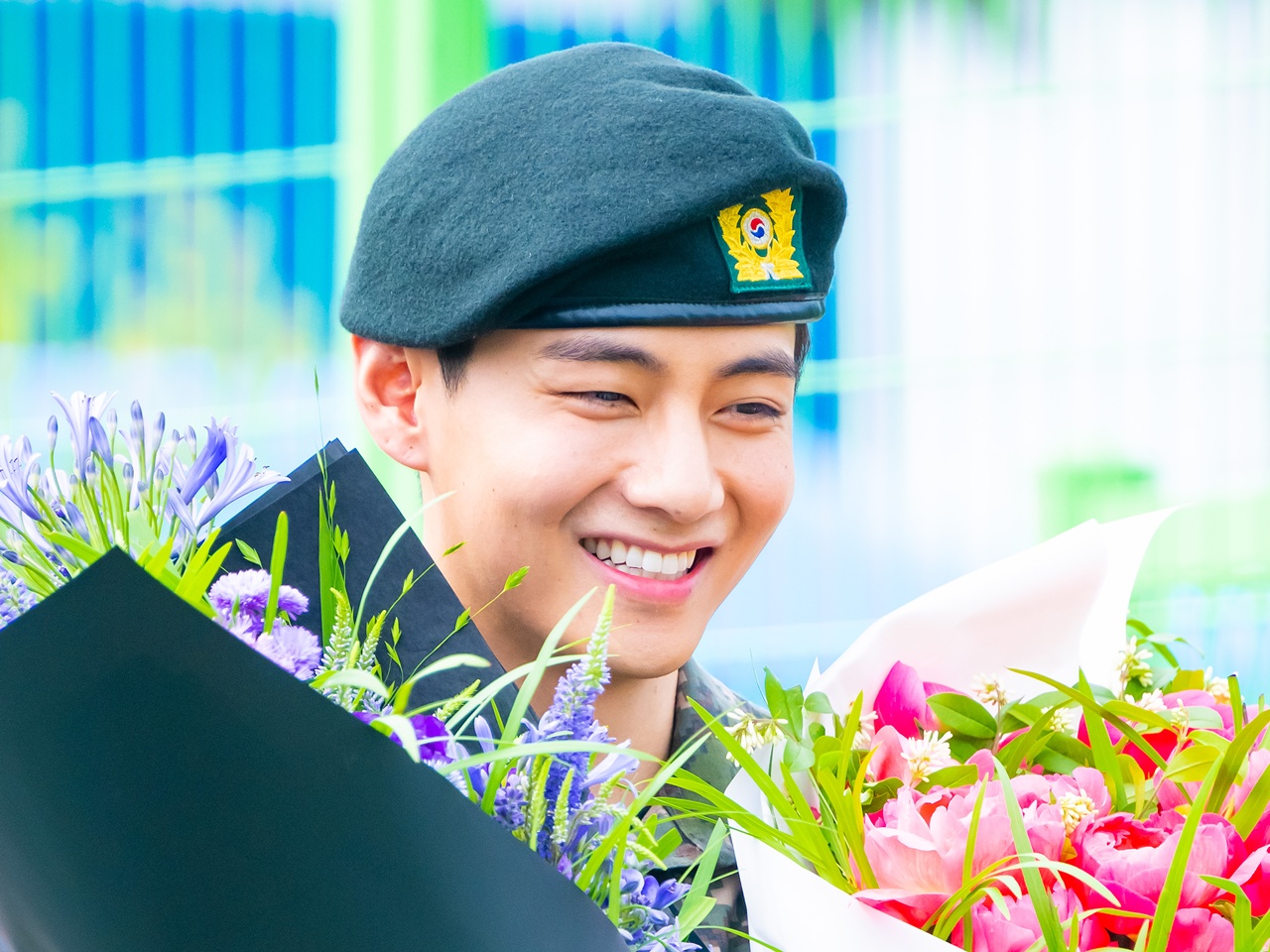 BTS・V、軍生活の秘蔵フォトを一挙公開！ARMYと“思い出共有”【PHOTO】