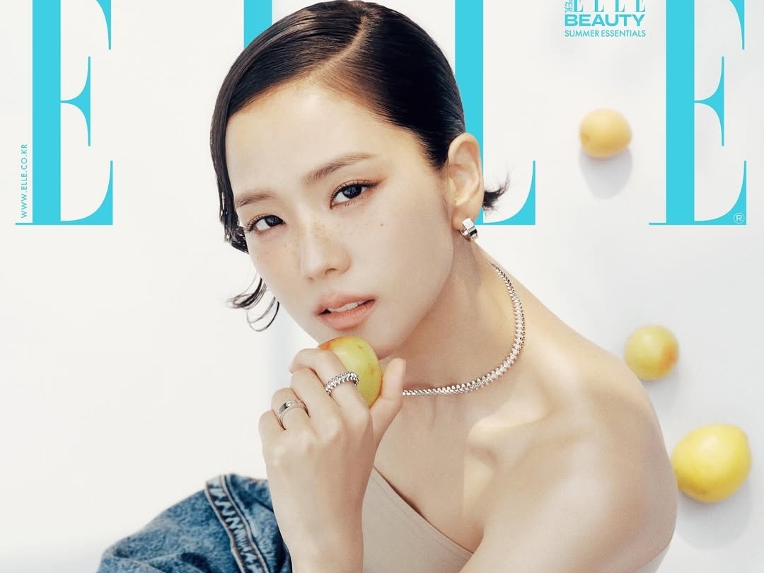 BLACKPINK・ジス、夏の太陽より眩しい美貌！“完全体”カムバックに自信も「期待してください」【PHOTO】